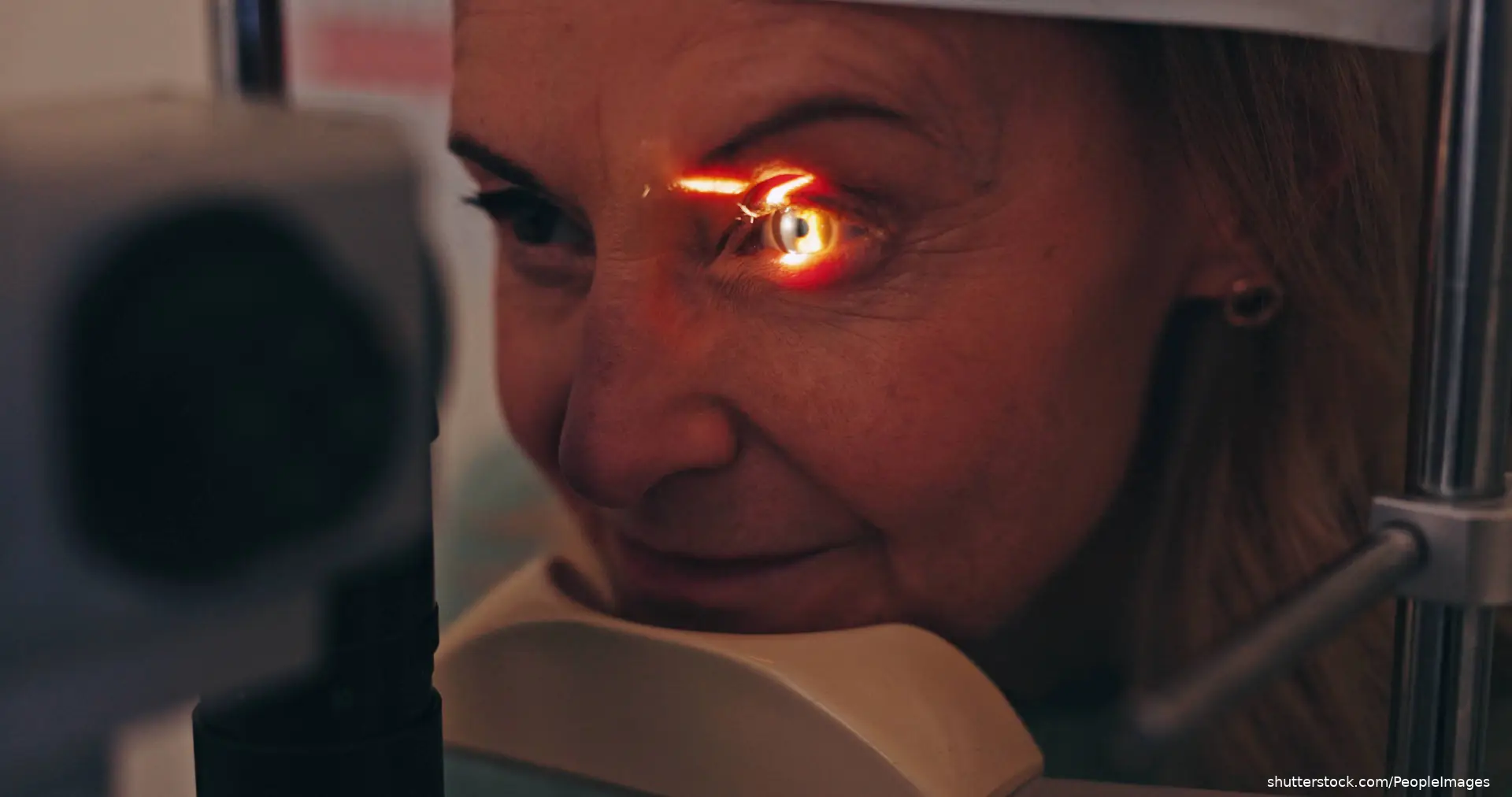 woman getting an eye exam from ophthalmologist