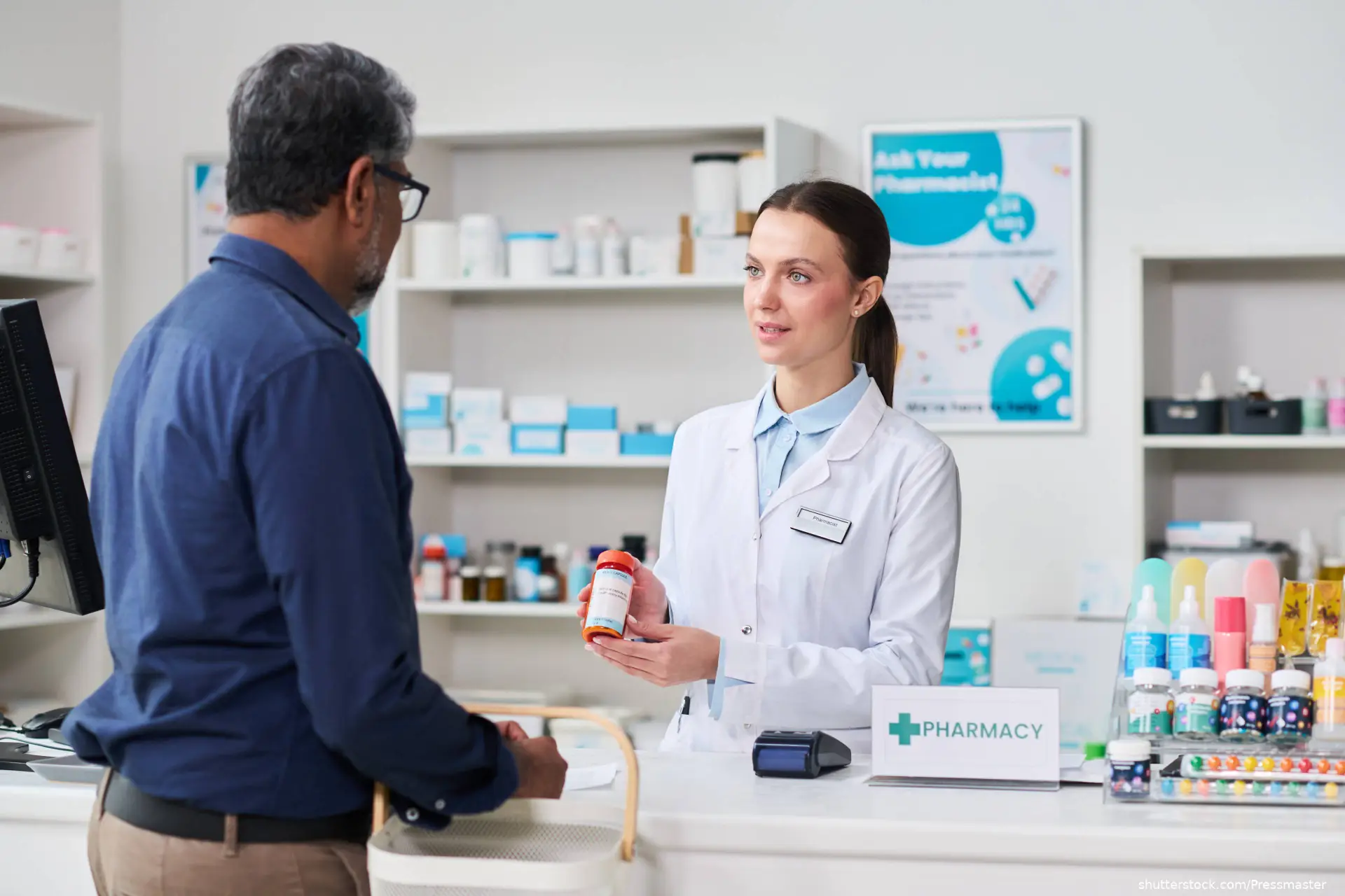 pharmacist counseling patient