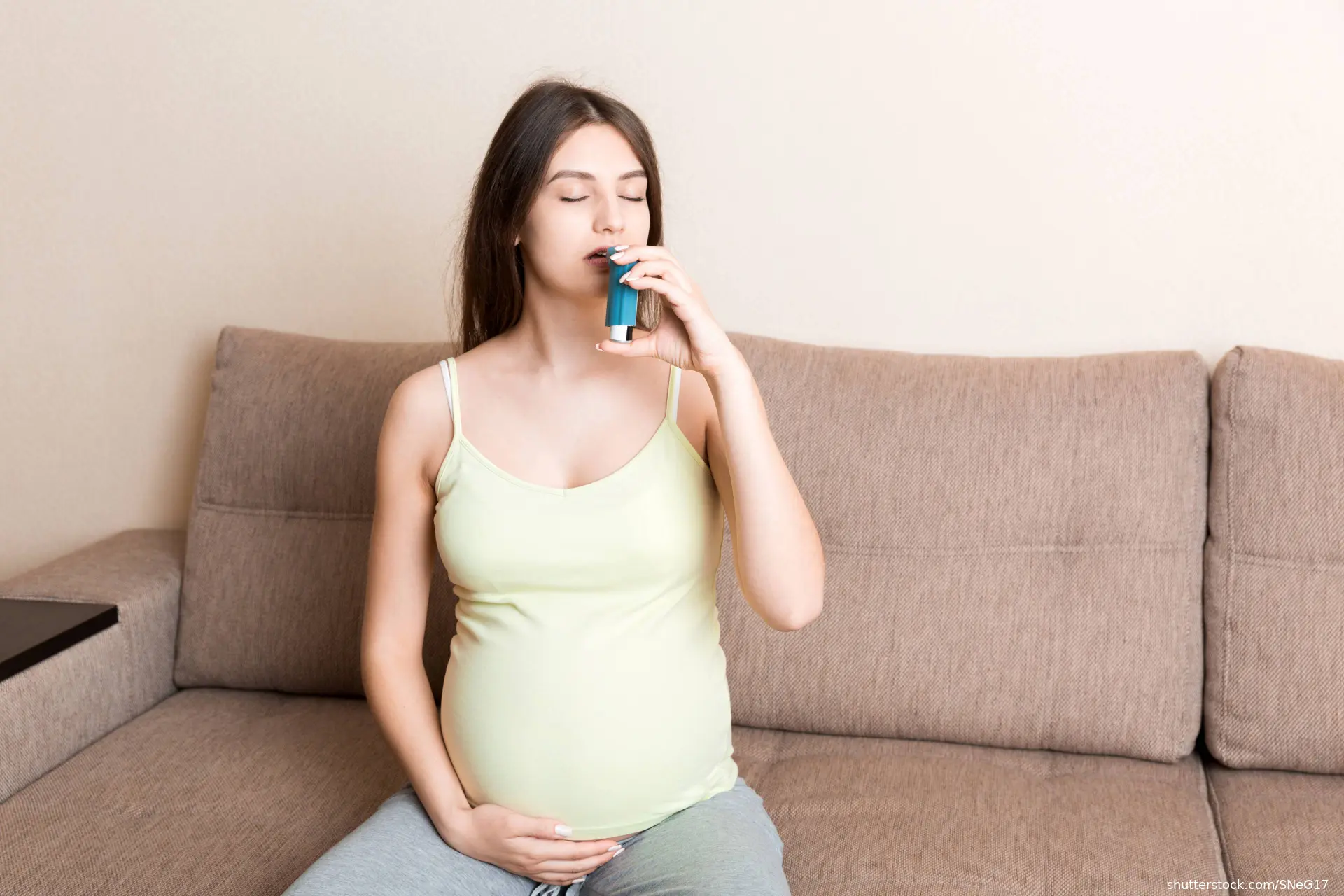 pregnant woman using inhaler