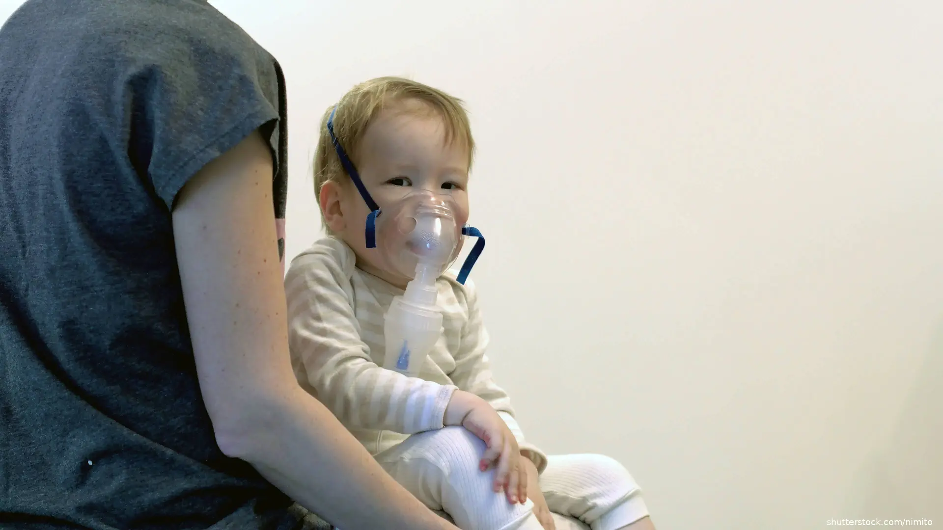 infant with oxygen mas