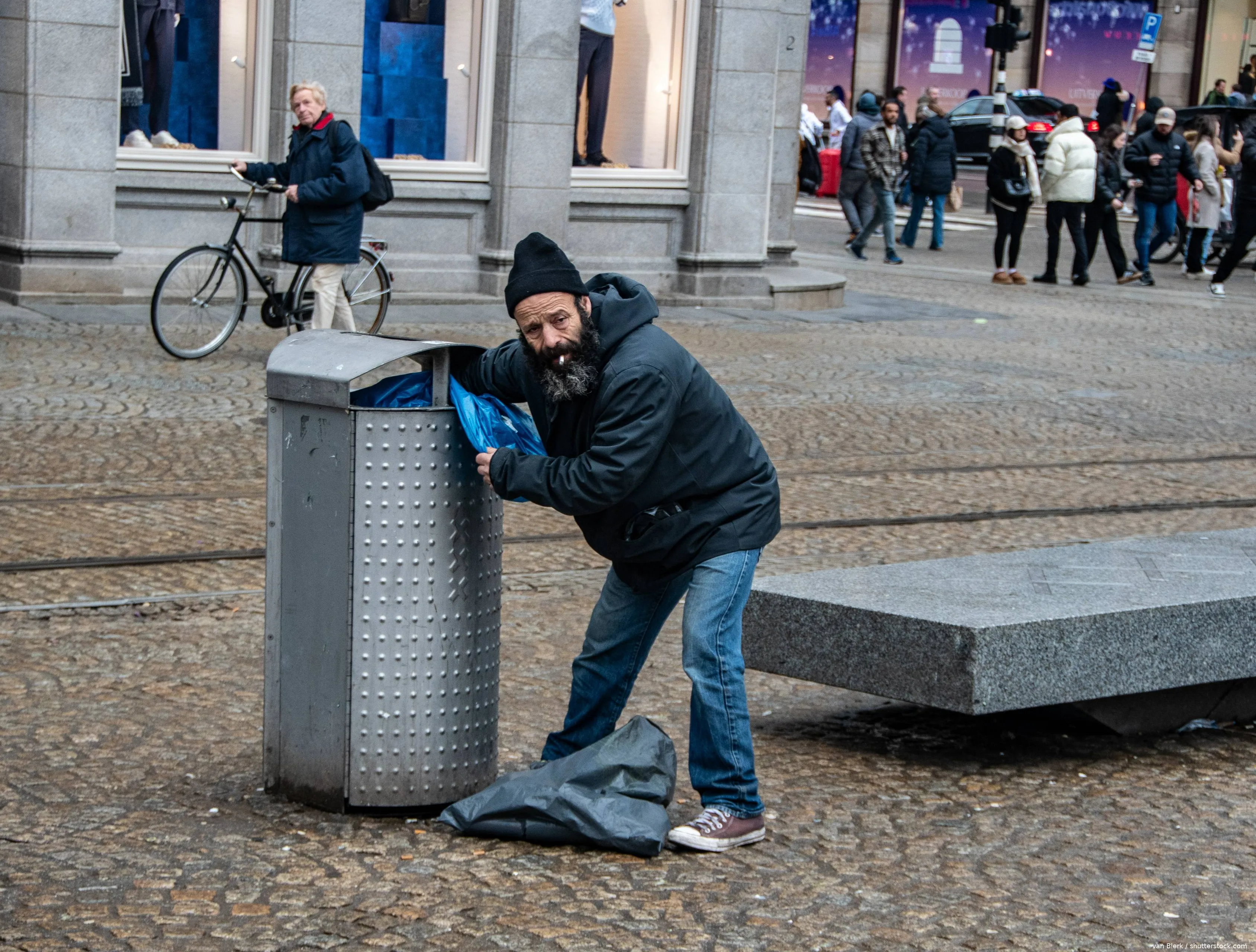 shutterstock_2412968711