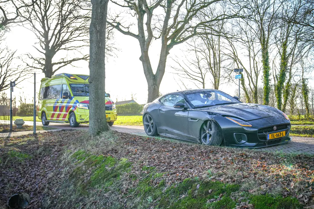 Jaguar F-Type op boom in Assen