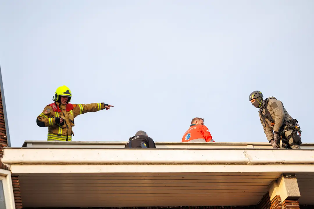 man van dak in rotterdam5
