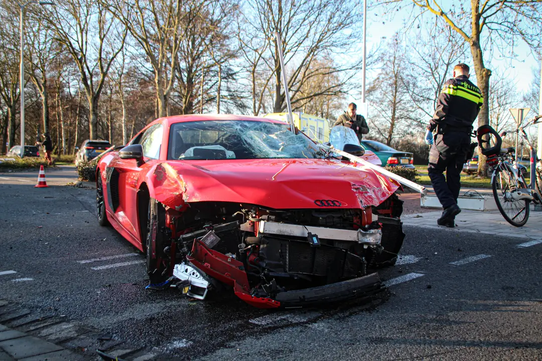 Audi R8 crash