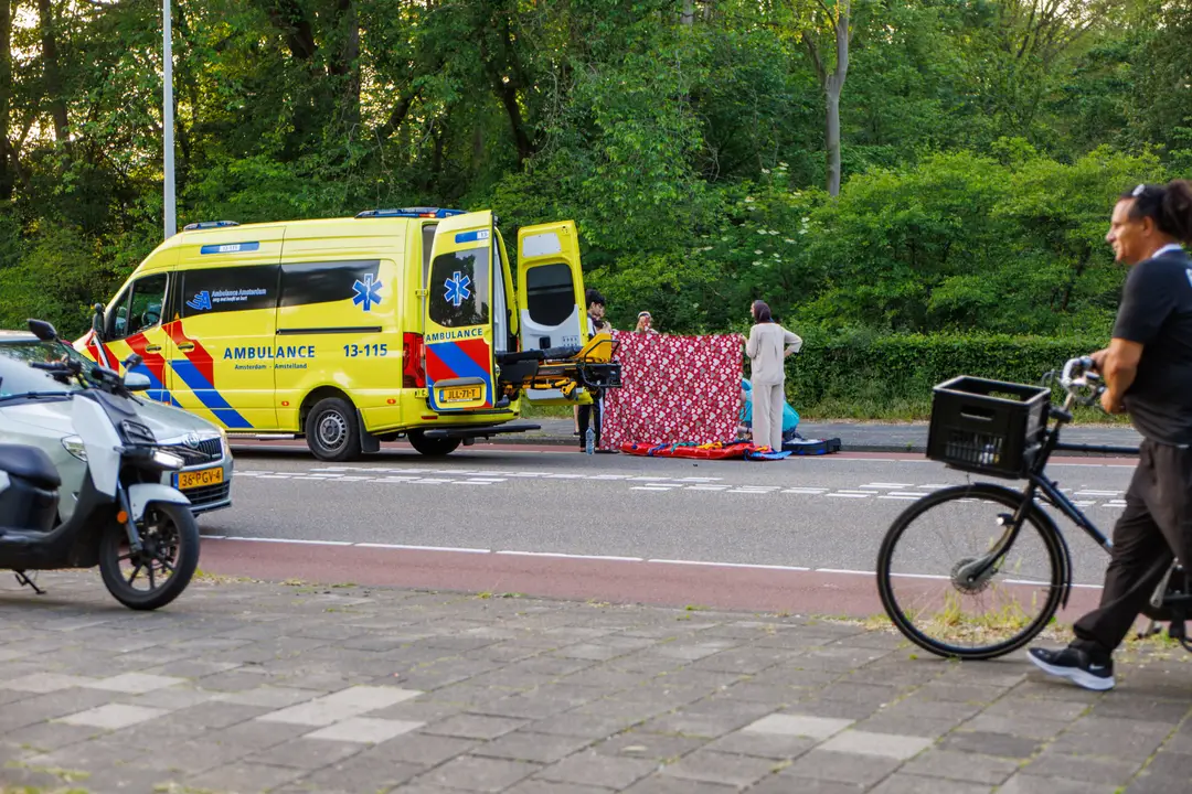Scooterrijder zwaargewond Amsterdam