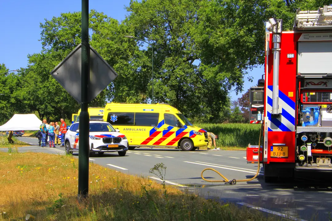 Man gewond na aanrijding vrachtwagen Budel