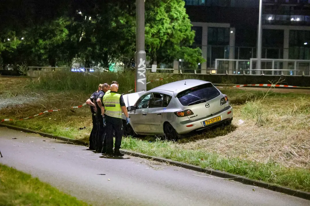 Zwaargewonden crash paal Rotterdam