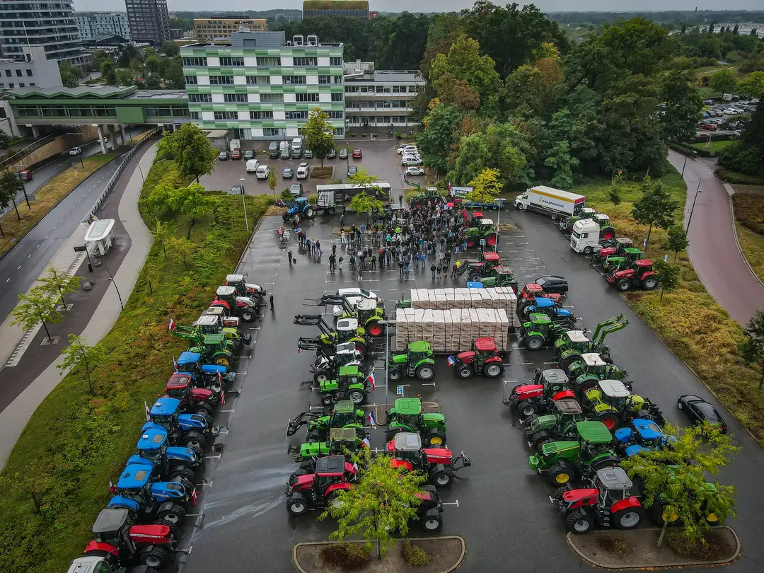 Boeren Emmen Gemeentehuis