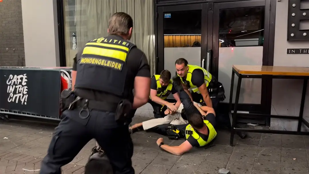 Man valt vrouw lastig Rotterdam politie grijpt in