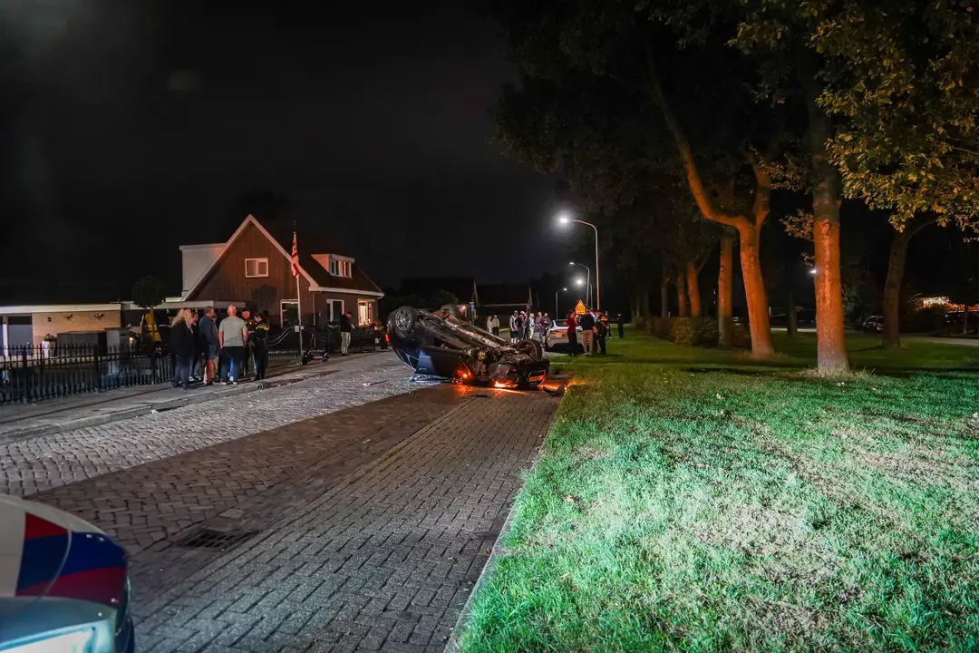 Flinke_ravage_na_ongeval_met_drie_auto’s_in_Nieuw-Weerdinge_3