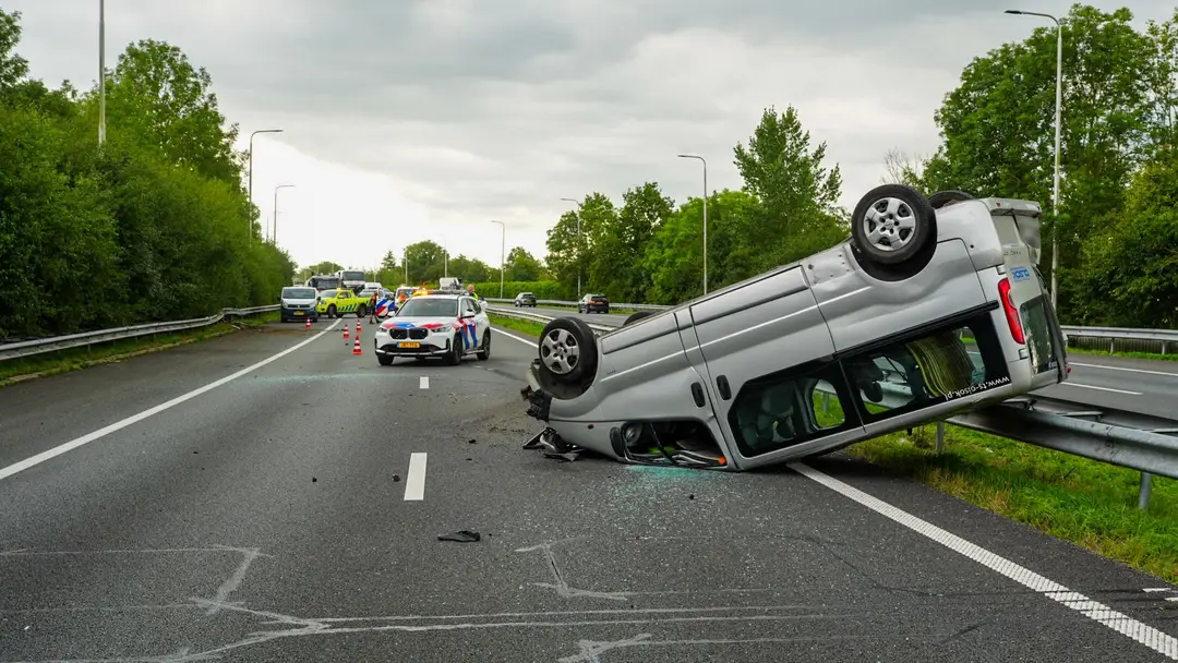 Persoon uit bestelbus geslingerd Wognum