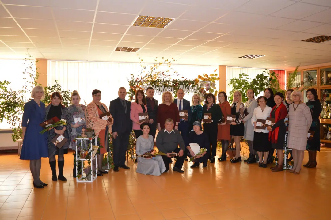 1butrimoniu gimnazijos pedagogus mokytoju dienos proga pasveikino vicemere dalia kitaviciene scaled