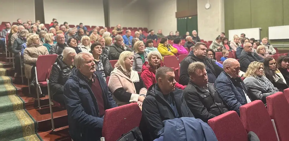 daugiausiai klausimu gyventojai issake del keliu tvarkymo pesciuju taku ir saligatviu irengimo