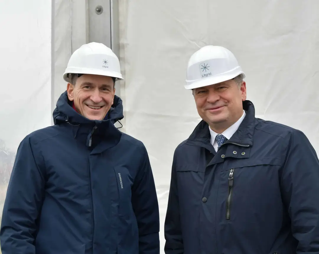 ministras d kreivys kaireje ir meras a vrubliauskas praejusi rudeni apziurejo elektros tinklu pastote scaled