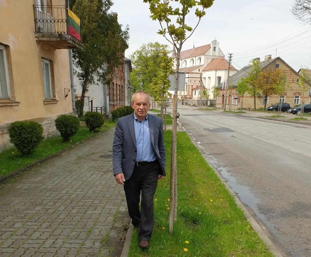 simno seniunijos seniunas vladas ceponis dziaugiasi suzaliavusiais sermuksniais ir klevais