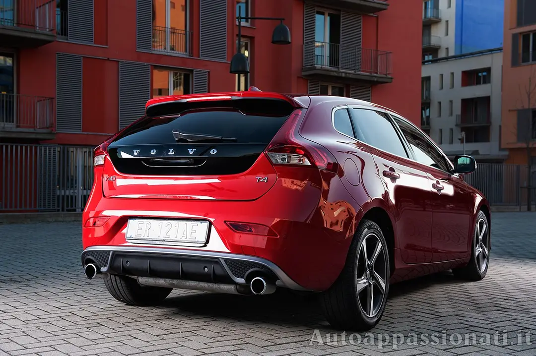 volvo-v40-2013-18