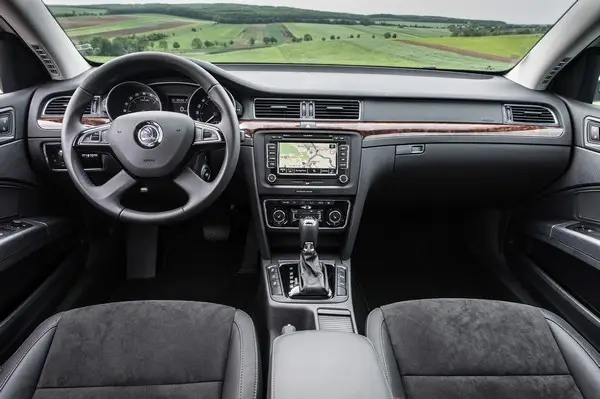 skoda superb my13 130528 003