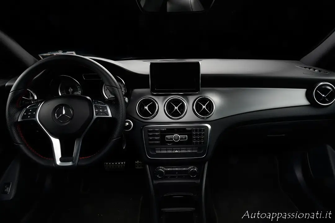 Interni Mercedes CLA