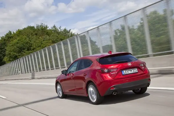 2013 nuova mazda3 002