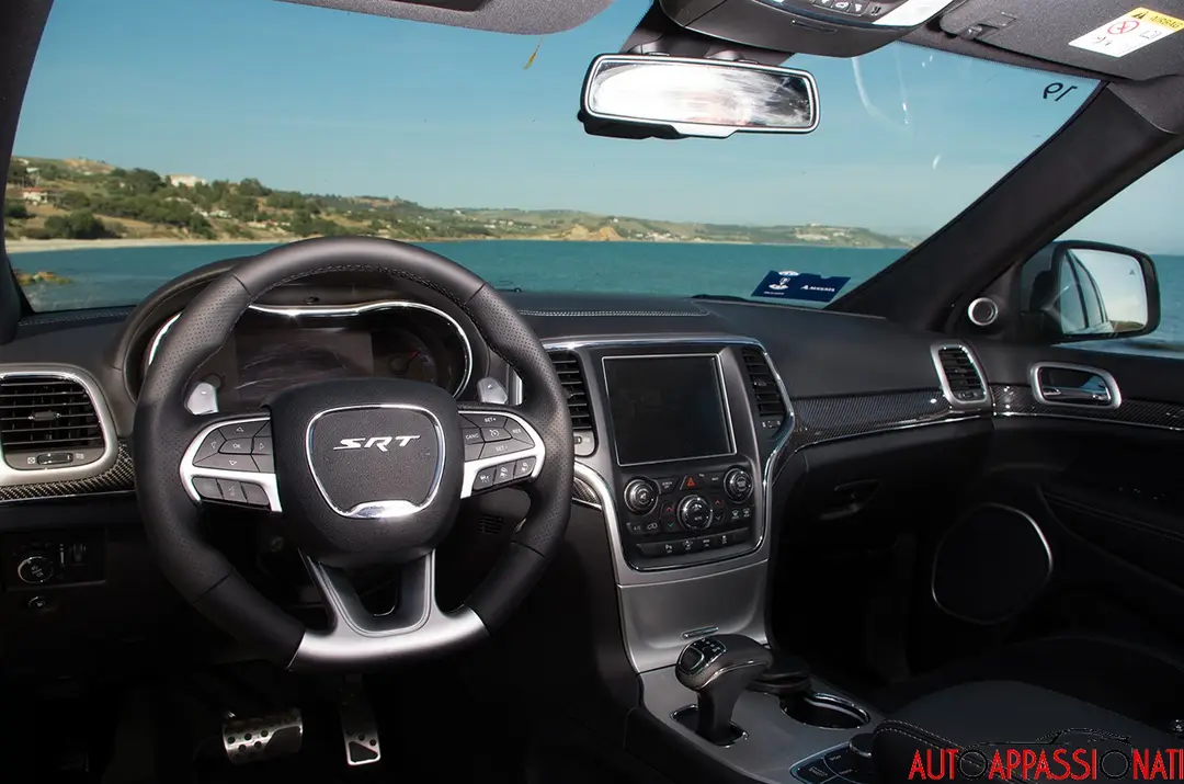 Jeep Gand Cherokee SRT 01