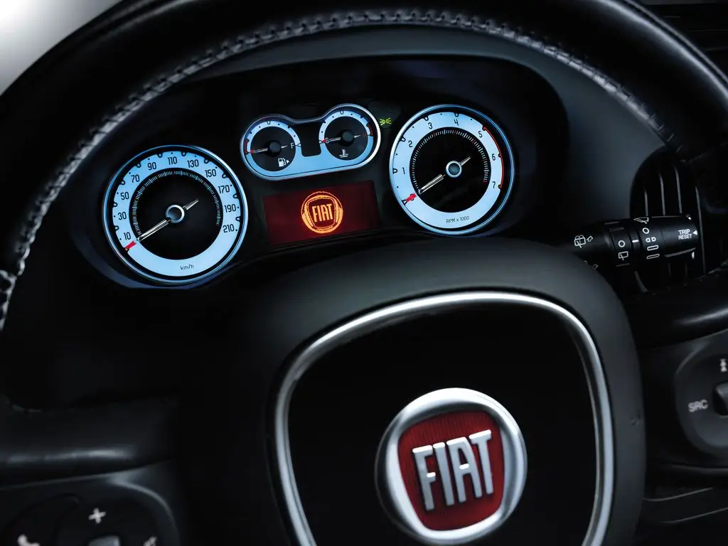 Fiat 500L Living 01
