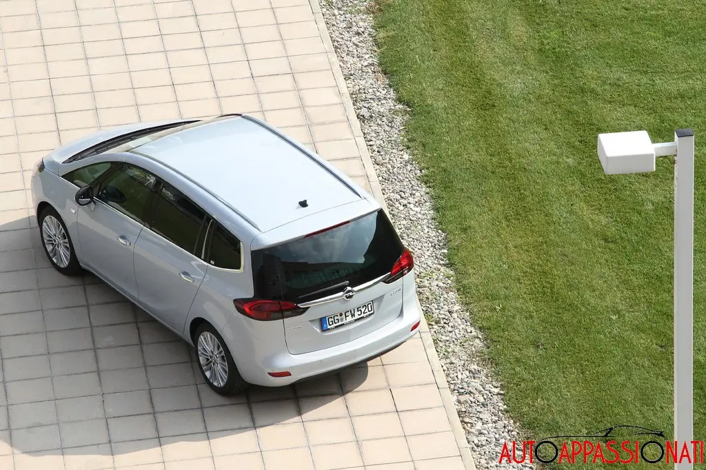 Opel Zafira Tourer 05