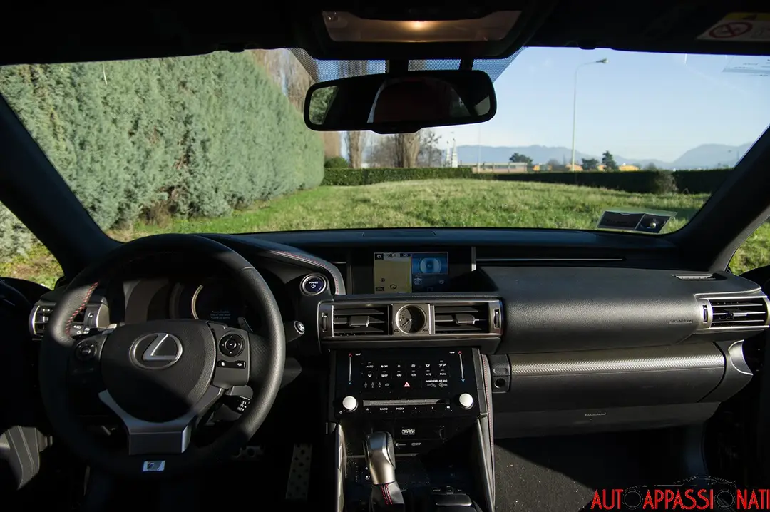 Lexus IS300h 17