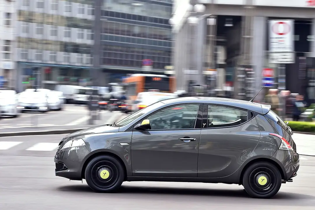 Lancia Ypsilon 2014 01