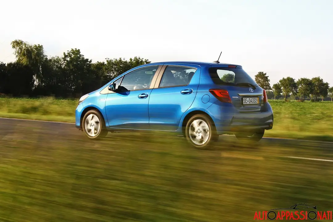 Nuova Toyota Yaris Hybrid 2014