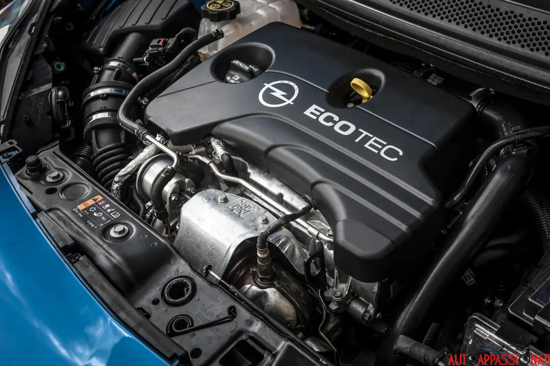 Opel Adam Rocks nuovo motore 1.0 tre cilindri