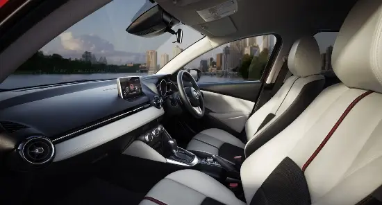 Mazda2 2014c