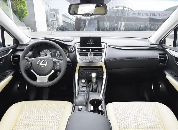 LEXUS int5