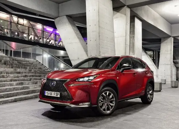 LEXUS int7