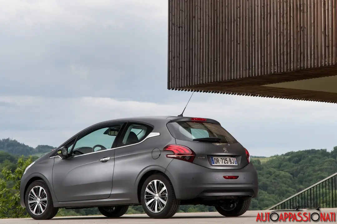 Peugeot 208 2015