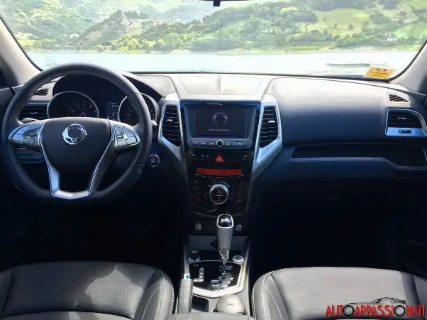 SsangYong Tivoli 03