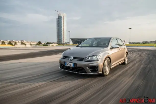 VW Golf R 11