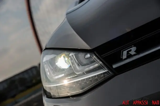 VW Golf R 13