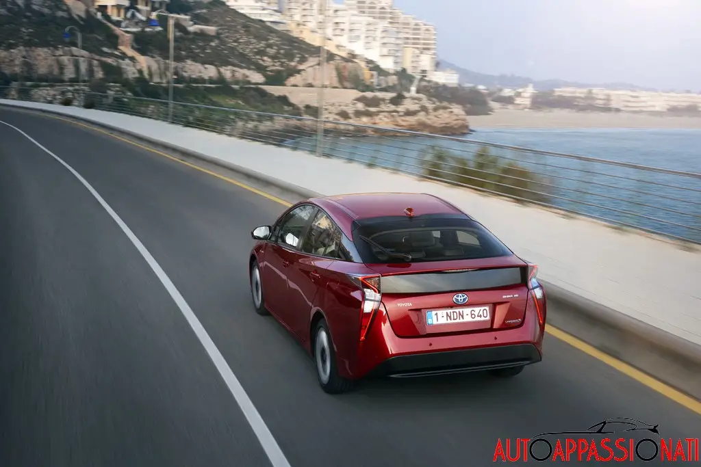 Nuova Toyota Prius 2016