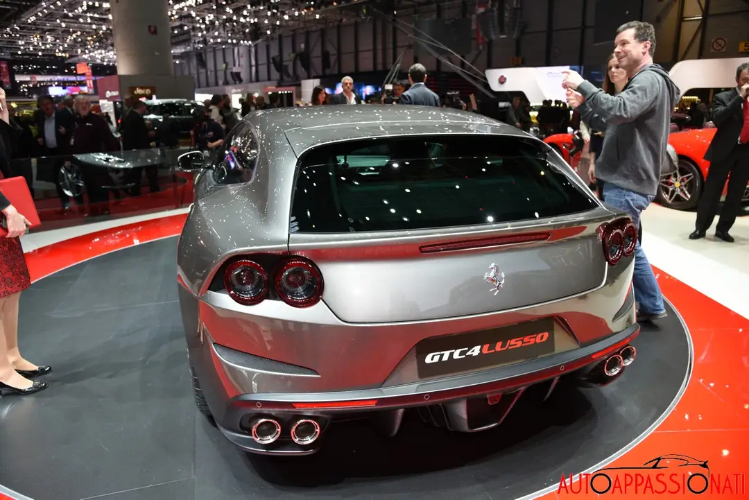 Ferrari GTC4Lusso 014