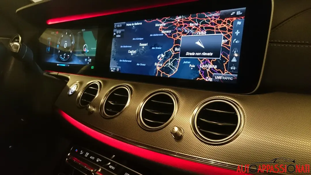 Mercedes-Benz Classe E 2016: Interni - Display