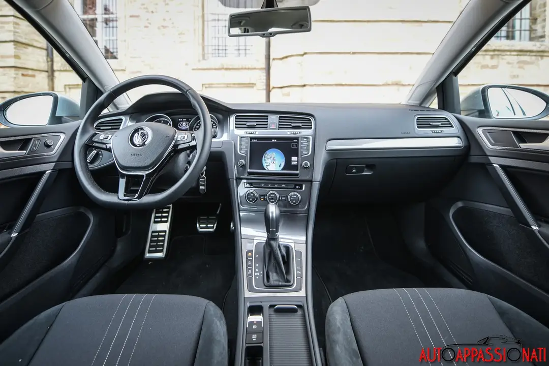 Golf alltrack 01