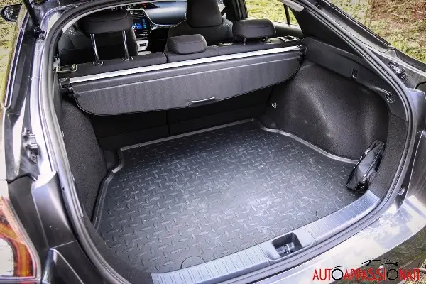toyota prius int3