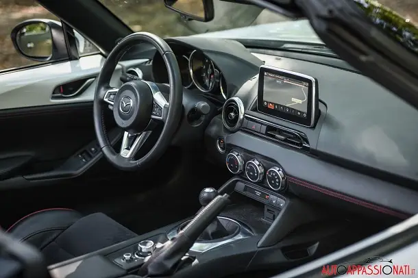 Nuova Mazda MX-5 interni