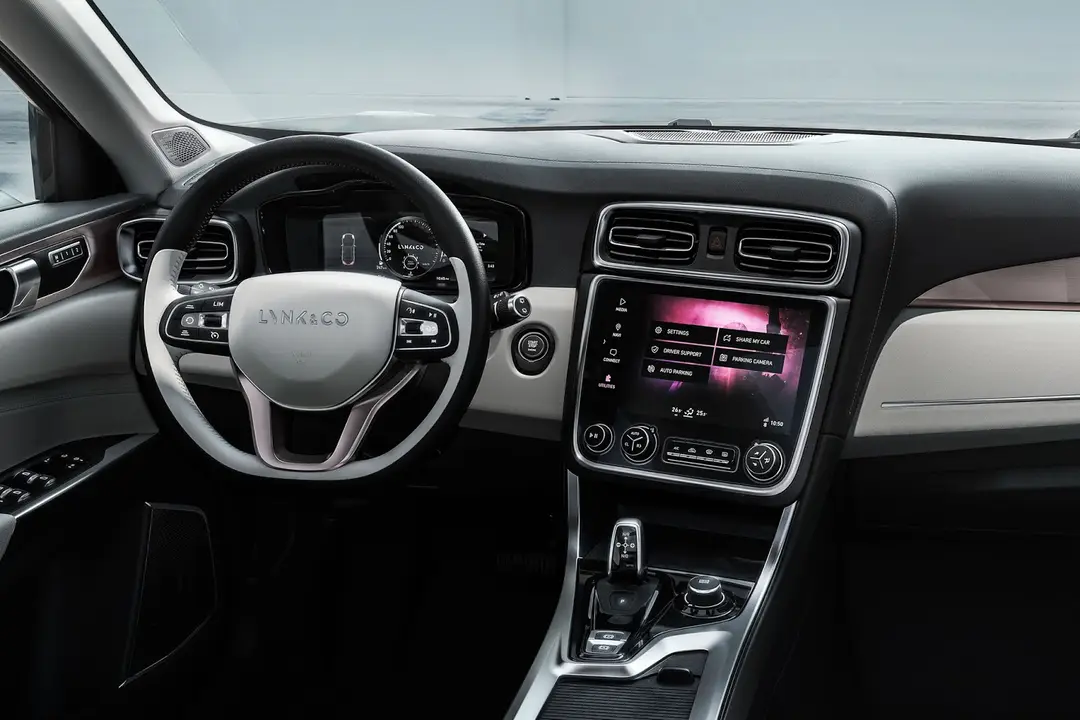 Geely LYNK CO 01 3