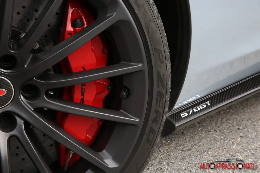 McLaren 570GT18