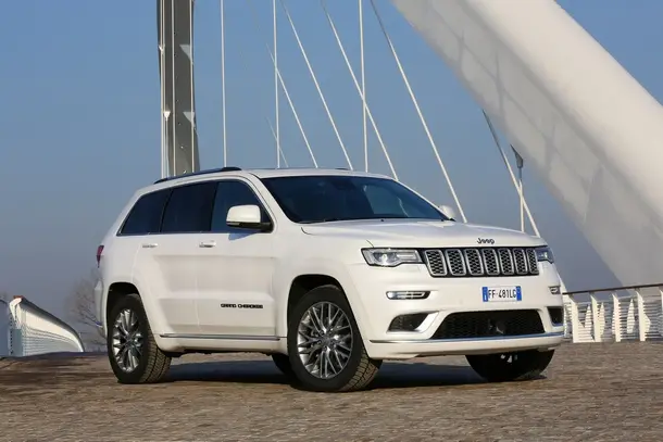 Jeep Grand Cherokee Summit 01
