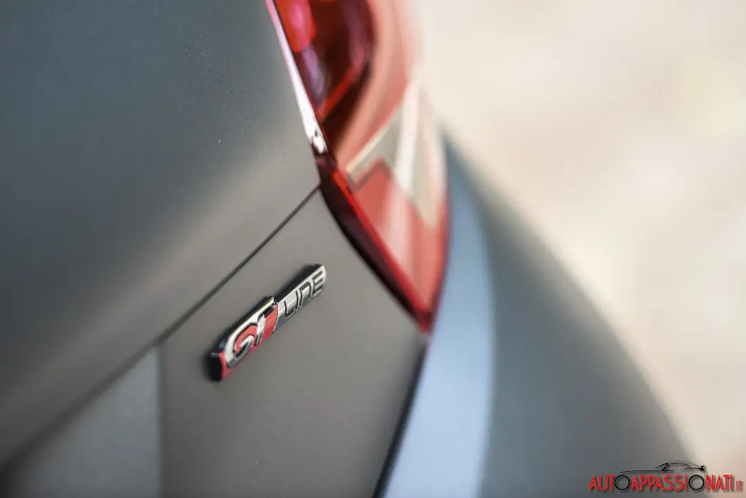Peugeot 208 GTLine02