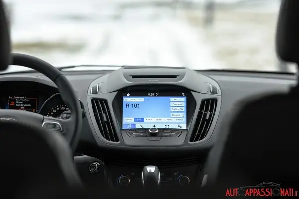 FORD Edge int 02