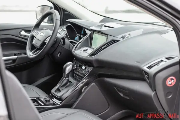 FORD Edge int 03