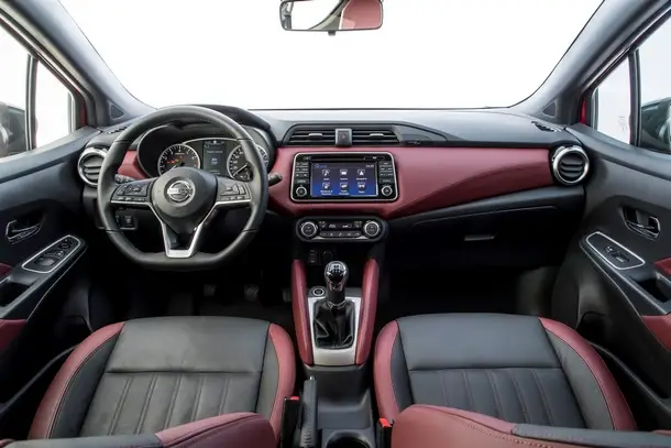 Nissan Nuova Micra interni